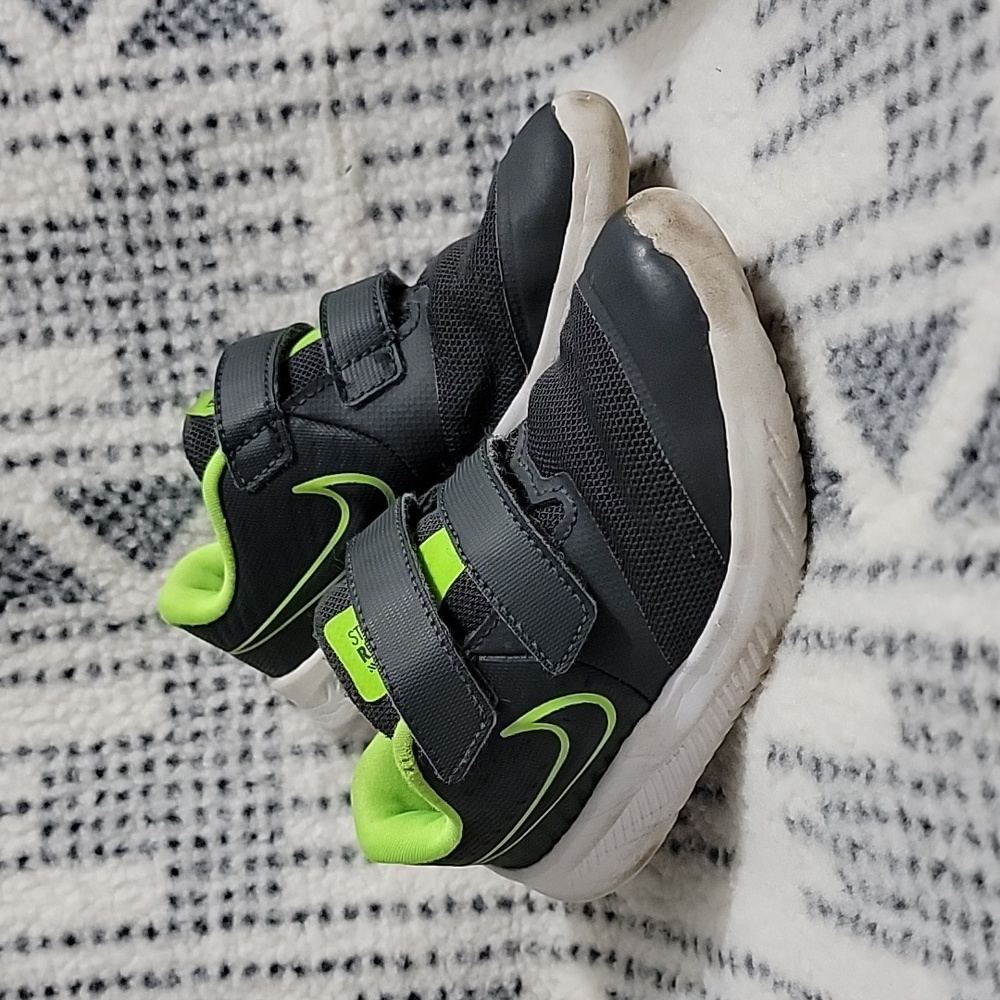 Toddler Nike Star Runner Athletic Shoe